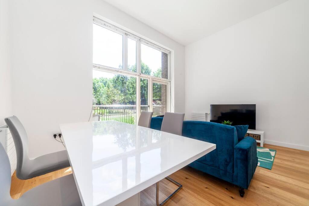 Stunning New 3 Bdr Duplex Wbalcony, East London Apartment Екстериор снимка