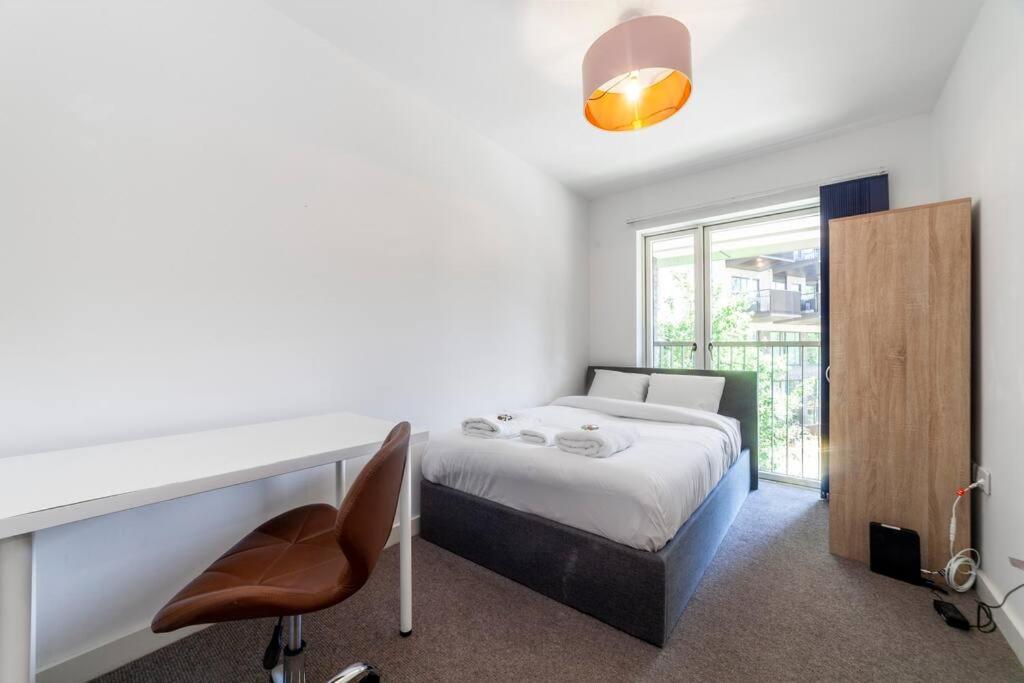 Stunning New 3 Bdr Duplex Wbalcony, East London Apartment Екстериор снимка