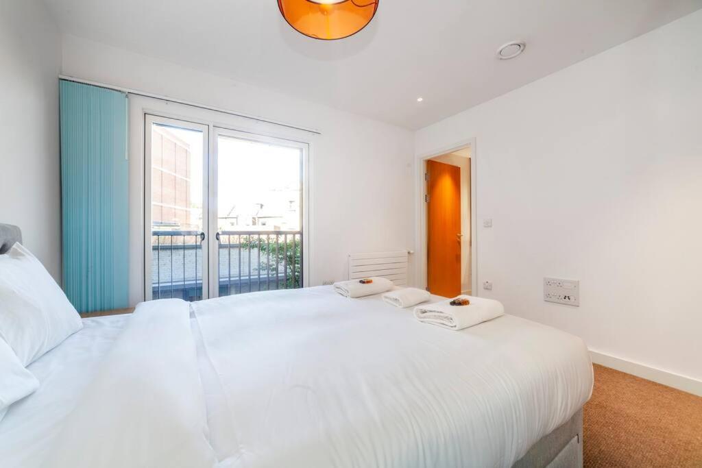 Stunning New 3 Bdr Duplex Wbalcony, East London Apartment Екстериор снимка