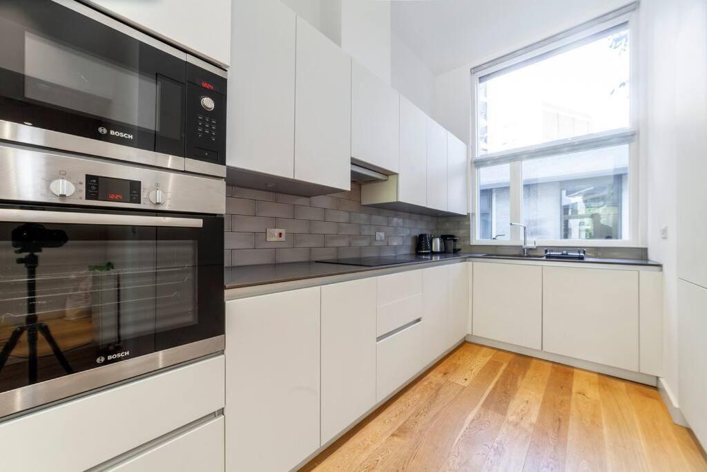 Stunning New 3 Bdr Duplex Wbalcony, East London Apartment Екстериор снимка
