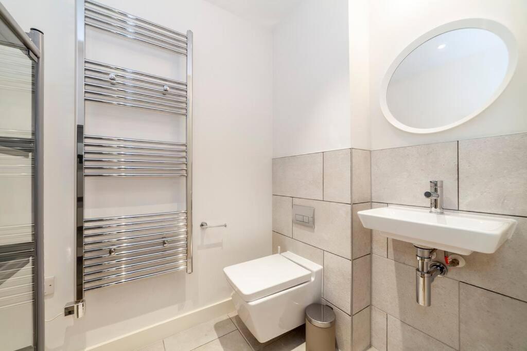 Stunning New 3 Bdr Duplex Wbalcony, East London Apartment Екстериор снимка