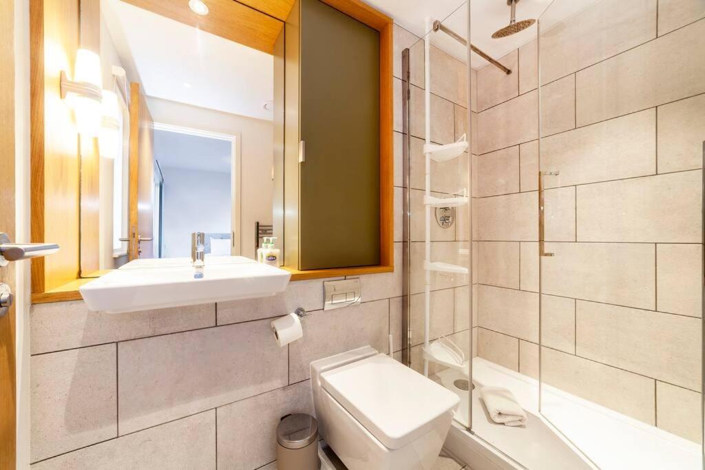 Stunning New 3 Bdr Duplex Wbalcony, East London Apartment Екстериор снимка