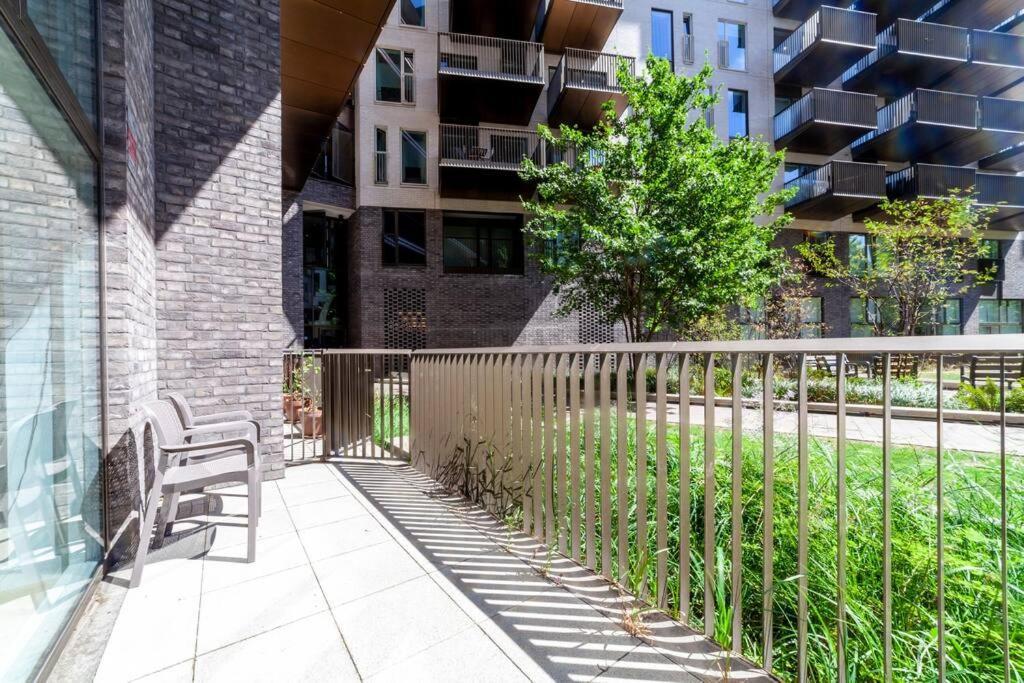 Stunning New 3 Bdr Duplex Wbalcony, East London Apartment Екстериор снимка